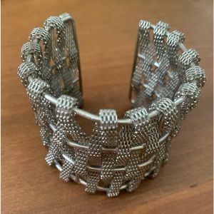 Beautiful unique bracelet, in excellent condition.